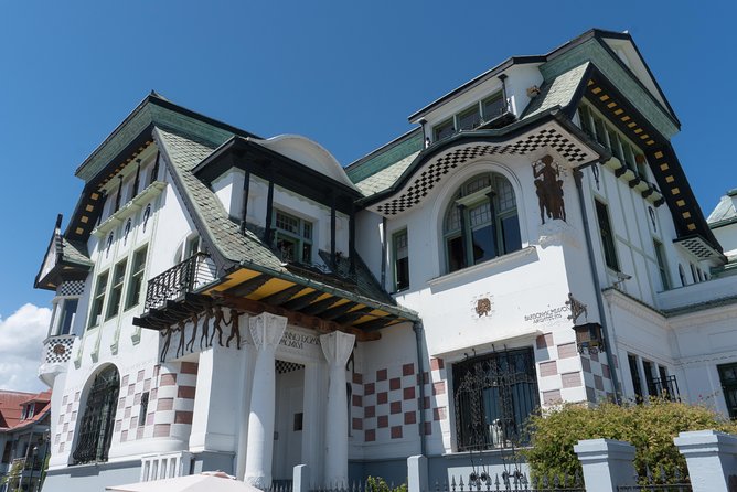 Private Valparaíso Day Tour with Wine or Coast Option - La Sebastiana and Pablo Neruda