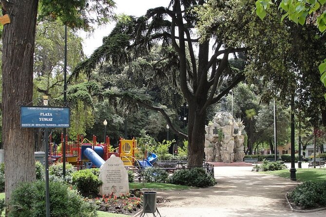Private Walking Tour to Barrio Yungay Santiago - Plaza Brasil and the bohemian evening atmosphere