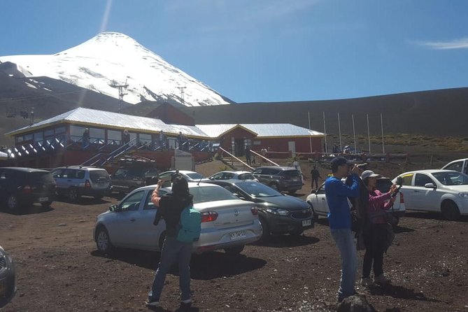 Puerto Varas: Full day Osorno Volcano and Petrohue falls - Guides and group size