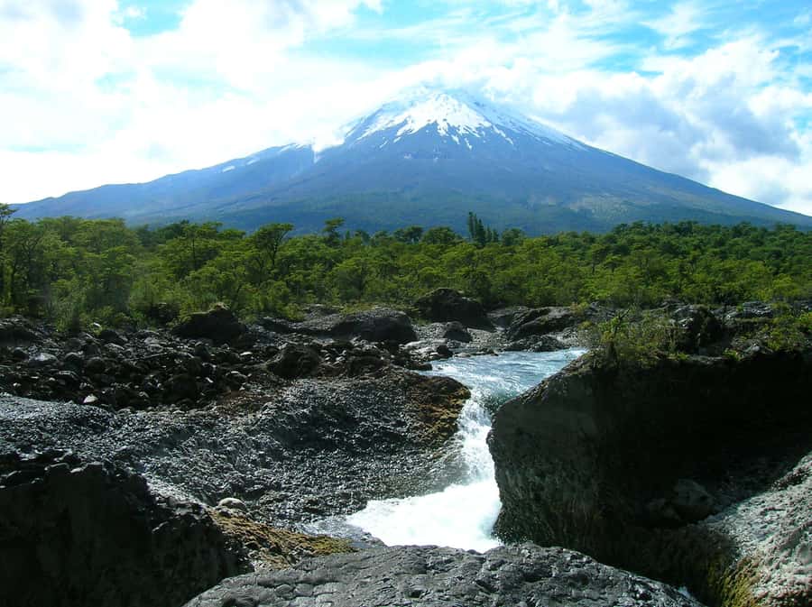 Puerto Varas: Osorno Volcano, Petrohue Falls Full-day Trip - Optional chairlifts above the ski center