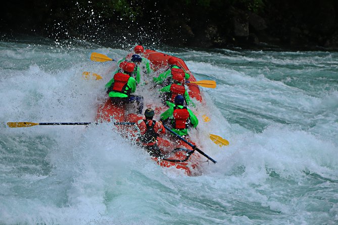 Rafting Puente a Puente - Futaleufu River - The safety briefing sets the tone