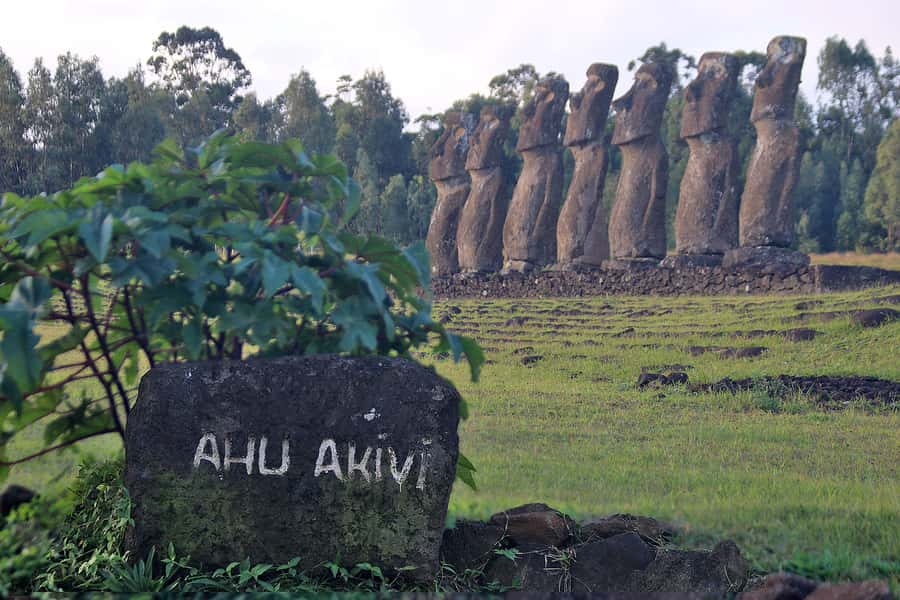 Rapa Nui Highlights Program: 3 incredible tours to discover! - Ahu Akivi and Puna Pau: moai with a sense of direction