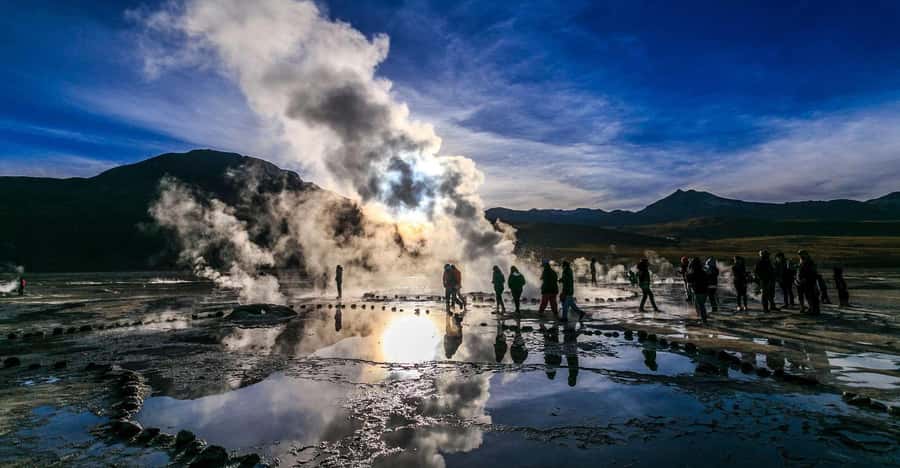 San Pedro de Atacama: El Tatio Geysers Tour - Exploring the geyser field after first light