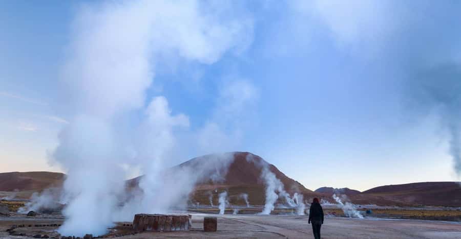 San Pedro de Atacama: El Tatio Geysers Tour - Breakfast beside the volcanic scenery