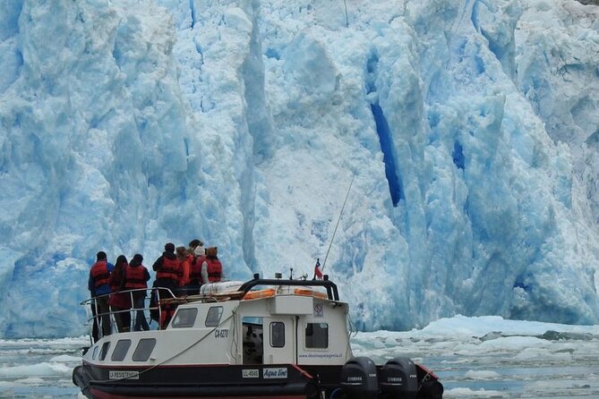 San Rafael Glacier Lagoon Cruise with Breakfast, Lunch & Whisky - Returning to Bahía Exploradores and Puerto Río Tranquilo