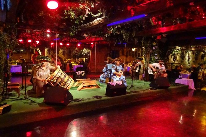Santiago: Bali Hai Dinner & Show, Transport and Wine refill - A Chilean dinner show with a Polynesian turn