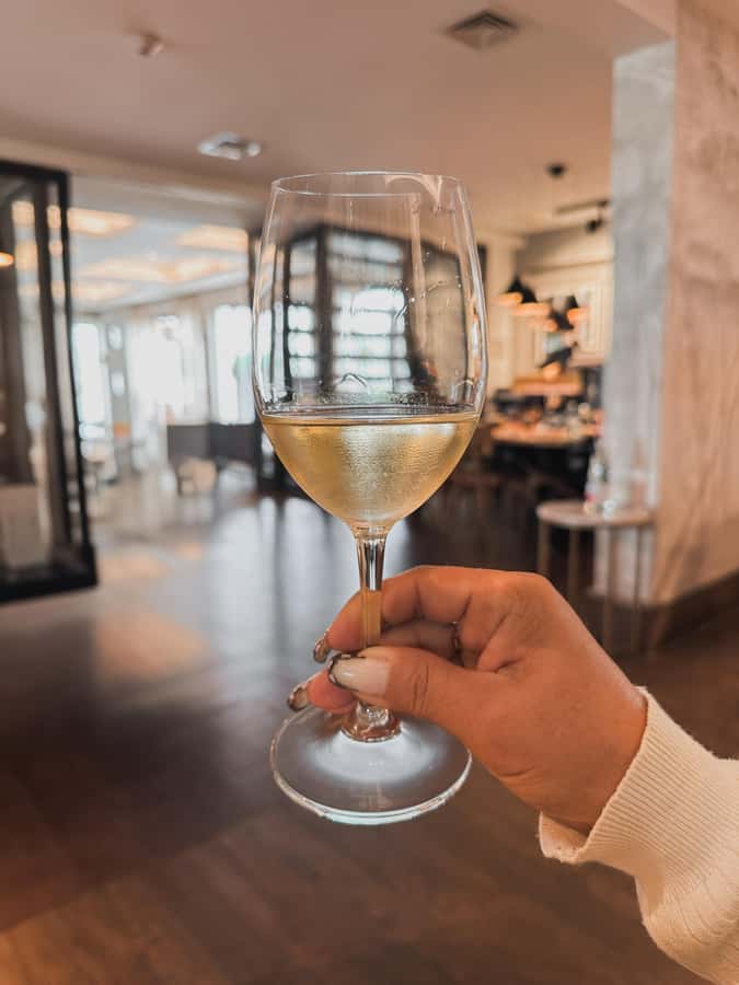 Santiago: Casa del Bosque Winery with Tasting and Lunch - Four tastings, a polished restaurant, and useful hotel transfers