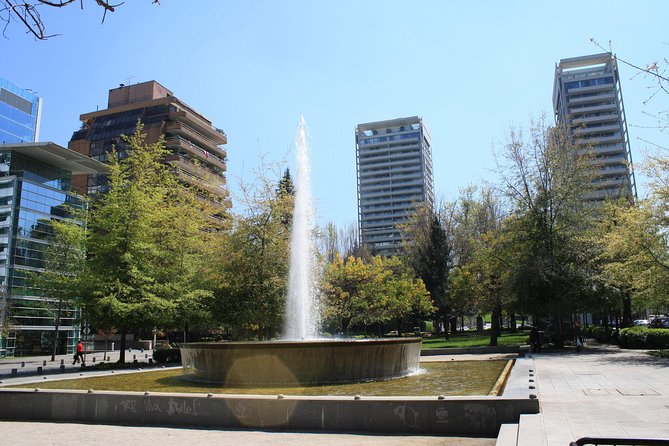 Santiago city experience: Walking tour, Market visit, Lunch & Coffee included - What the private guide adds