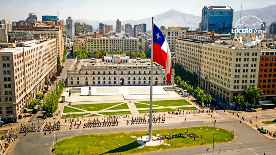 Santiago: City Highlights Walking Tour - Bicentenario Park and the Sanhattan contrast