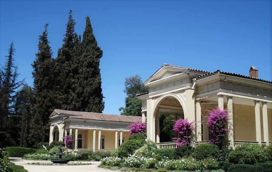 Santiago: Concha y Toro Vineyard Tour w/ Transfer & Tasting - From Santiago streets to Pirque vineyards