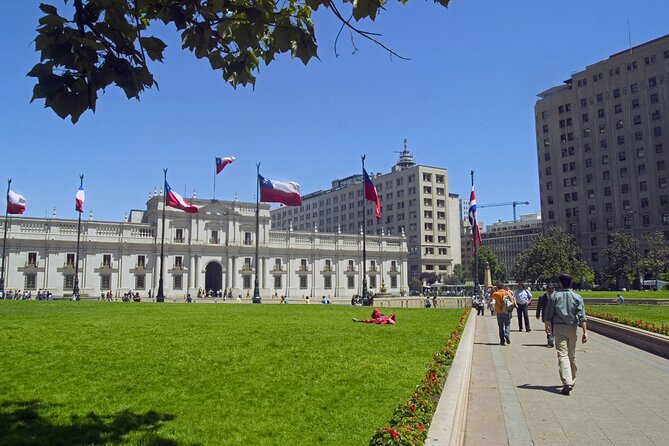 Santiago de Chile Private Walking Tour-5 Hours with Hotel Pick-up - La Moneda and the story of modern Chile