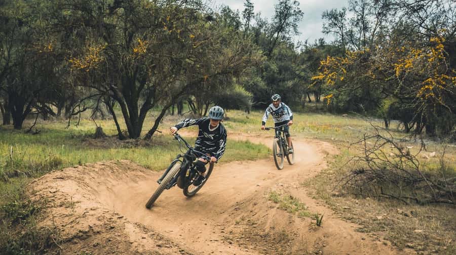 Santiago: E- Mountain Bike Rental to ride in a bike park - What the Specialized Turbo Levo adds