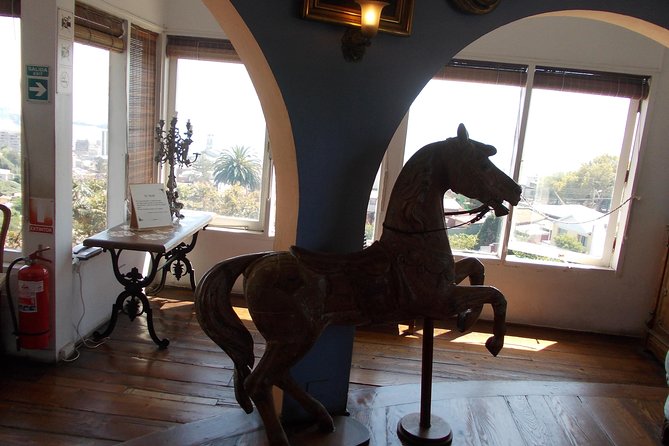 Santiago: Full-Day Neruda's Route Tour, include entraces to museums - La Chascona in Santiago’s Bellavista neighborhood