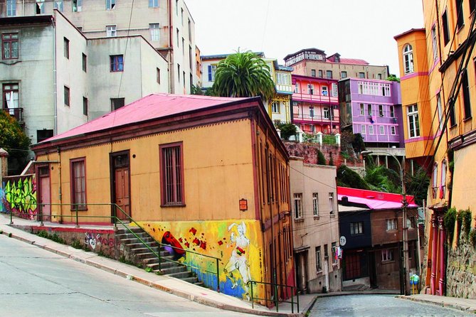 Santiago: Full day tour to Valparaiso and Viña del Mar city - Riding Ascensor El Peral