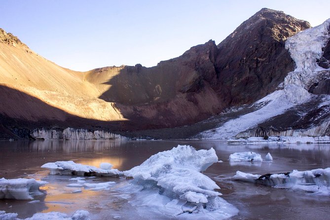 Santiago: Full day Trekking to El Morado glacier, include hot springs entrance. - The 4x4 road through the Arena Valley
