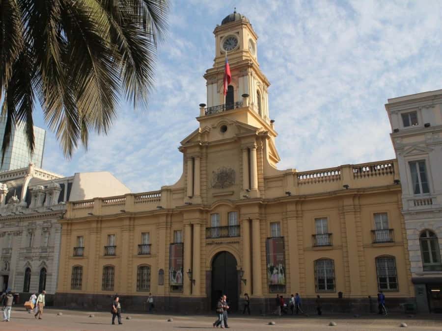 Santiago: Guided City Tour through the historic center of Santiago - The National Historical Museum and a timing question