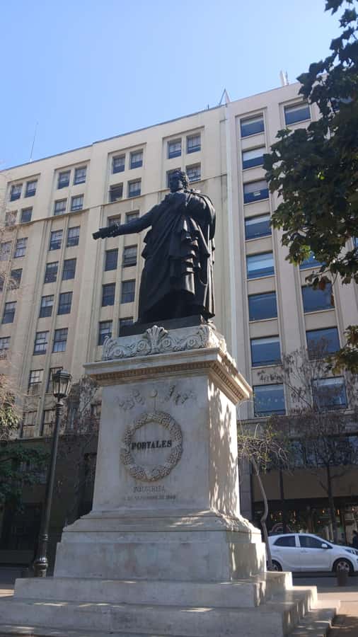 Santiago: Guided City Tour through the historic center of Santiago - The Bolsa de Comercio and Santiago’s grand streets