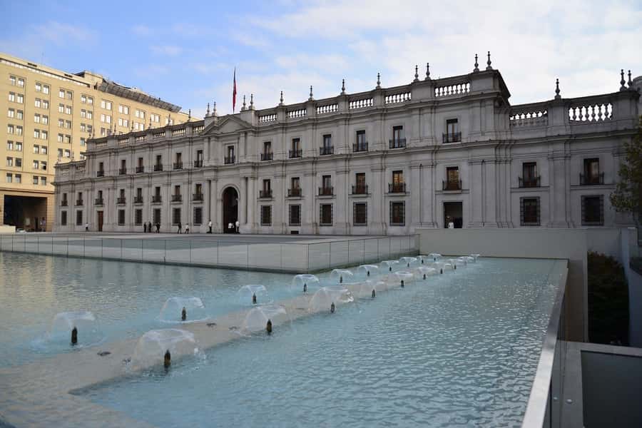 Santiago: Guided Full-Day Walking Tour with a Chilean Lunch - Why this Santiago tour works well on a first visit