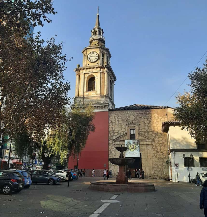 Santiago: Guided Walking Tour through the Historic Center - Plaza de Armas, where old Santiago meets new