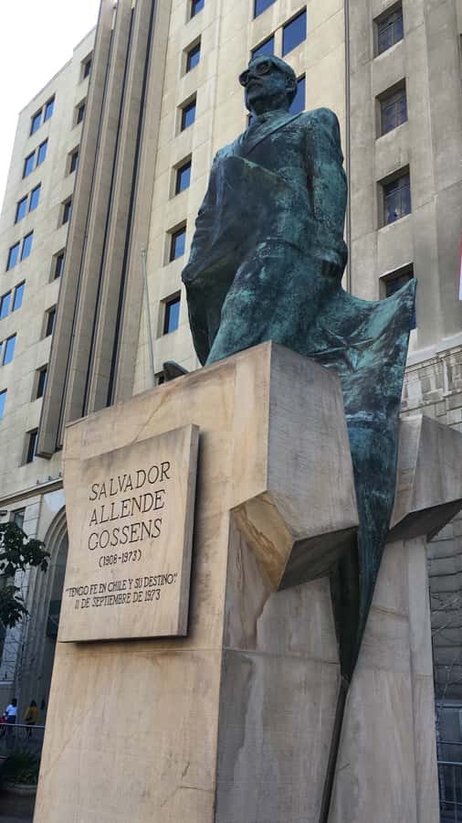 Santiago: Guided Walking Tour through the Historic Center - Paris London and the smaller details between landmarks
