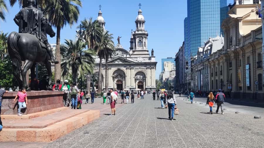 Santiago: Highlights Private City Tour - Plaza de Armas: the historic center in half an hour