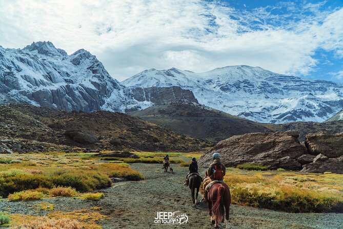Santiago: Horse riding experience with Chilean BBQ all-included - The Chocolate House and Velo de la Novia waterfall