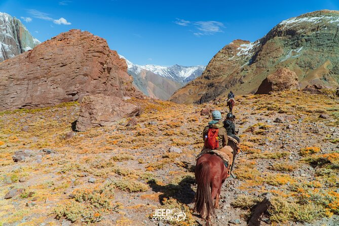 Santiago: Horse riding experience with Chilean BBQ all-included - The mountain viewpoint and changing evening light