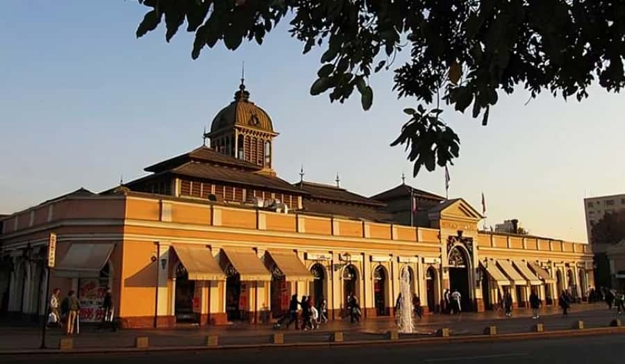 Santiago : Must-See Sites Walking Tour With A Guide - Starting at La Moneda and Bandera Avenue