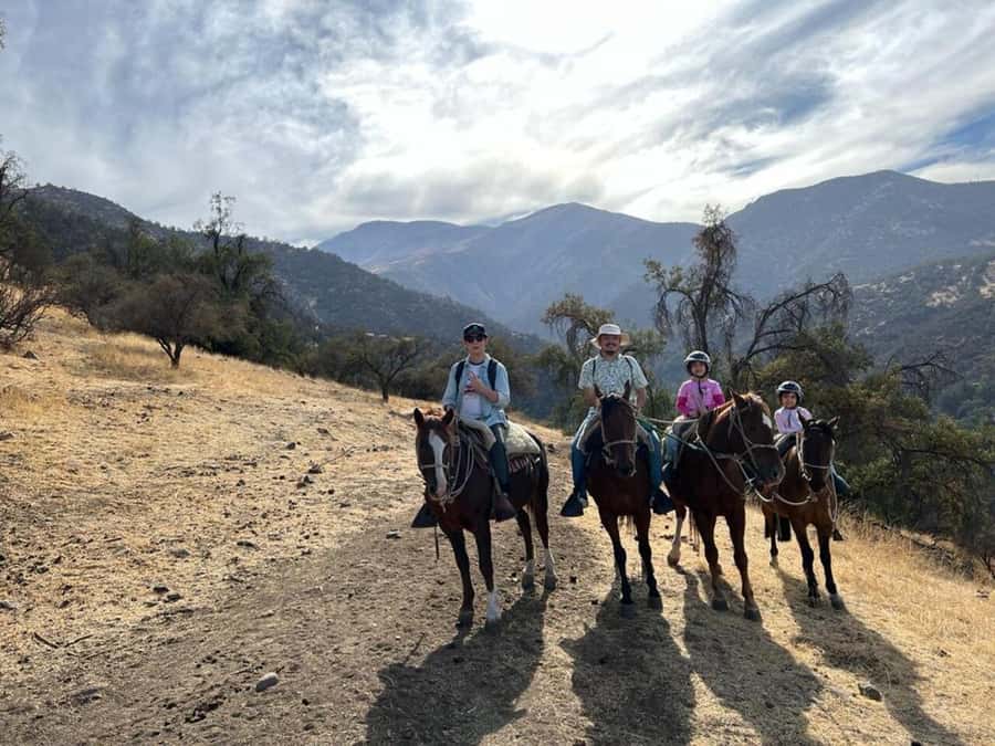 Santiago: Private Andes Foothills Horseback Riding. Half day - Weather, timing, and practical planning