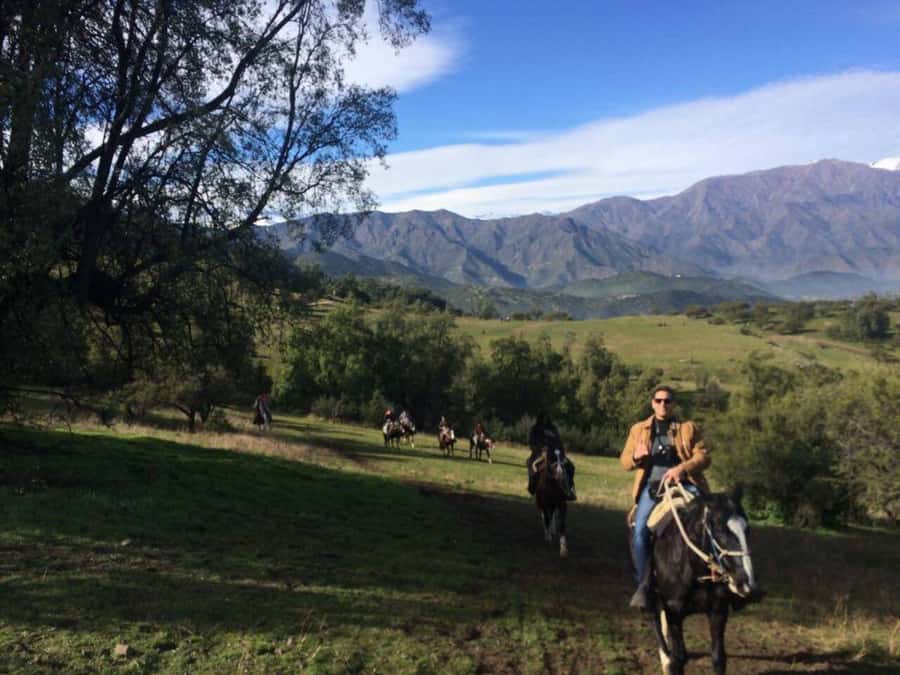Santiago: Private Andes Foothills Horseback Riding. Half day - Leaving Santiago for the Andean foothills