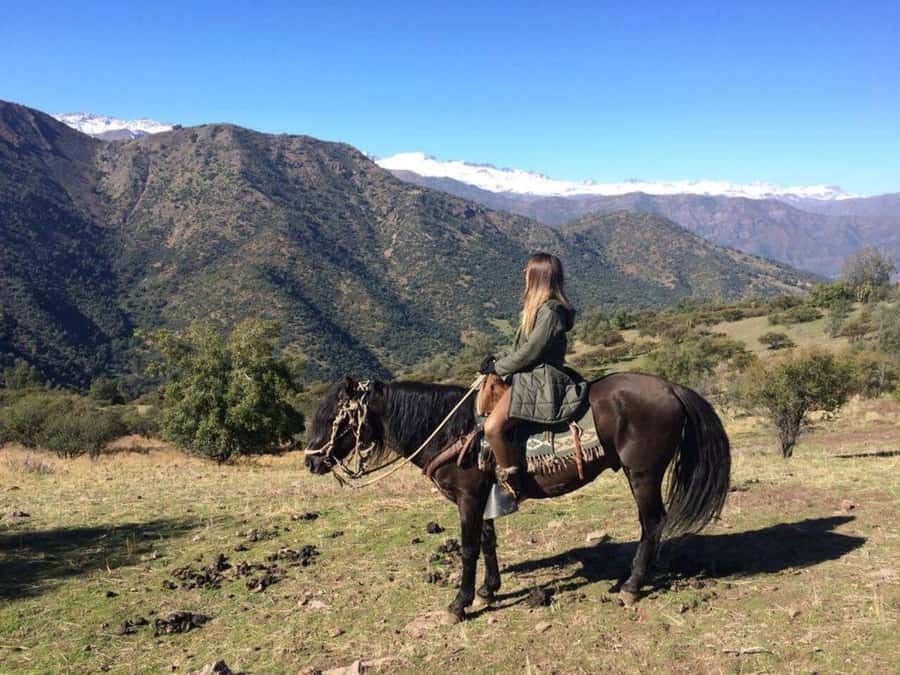 Santiago: Private Andes Foothills Horseback Riding. Half day - The plateau lookout and the best views