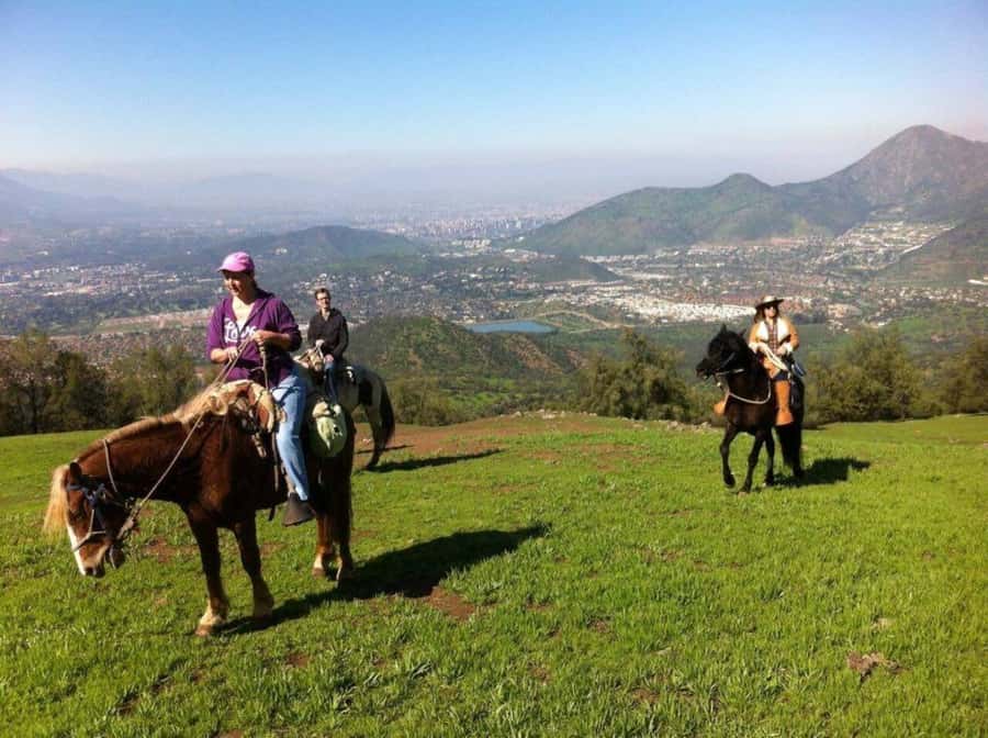 Santiago: Private Andes Foothills Horseback Riding. Half day - The descent back to the farm