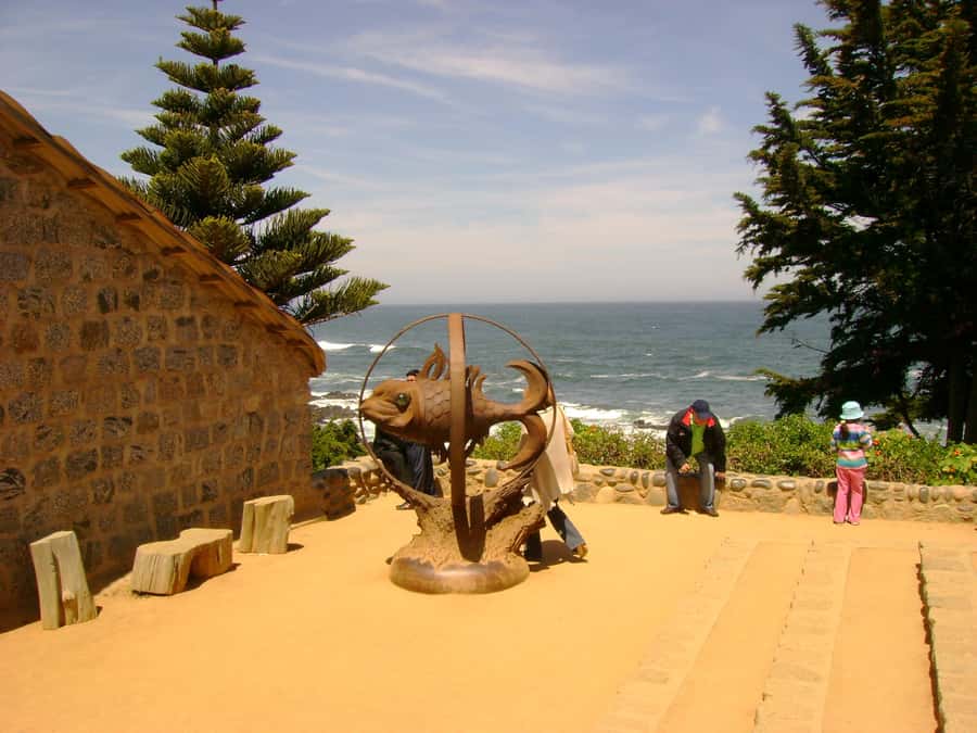Santiago: Private Pomaire, Isla Negra, and Pablo Neruda Tour - The 1.5-hour road to the Pacific coast