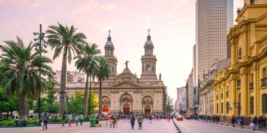 Santiago: Private tour, historic center, high altitude viewpoint, cable car - Central Market: a final taste of city life
