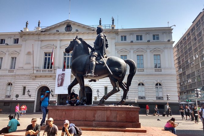 Santiago Private walking tour with Lunch - La Moneda and the political heart of Chile
