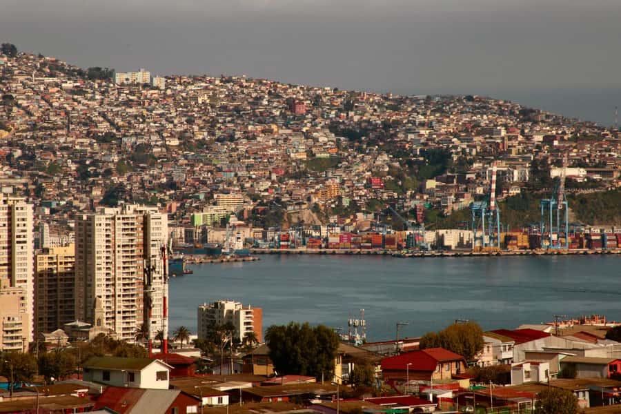 Santiago: Valparaiso, Viña del Mar, & Casablanca Valley Tour - The guides make or break a packed day