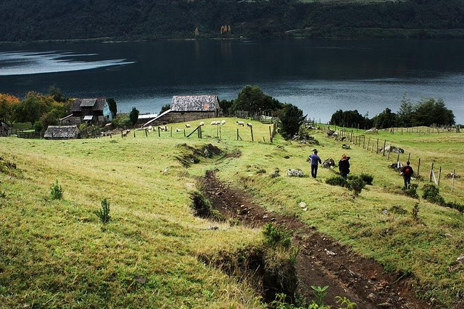 Sea Kayaking the first fjord of Patagonia - Around the peninsula for roughly 50 minutes