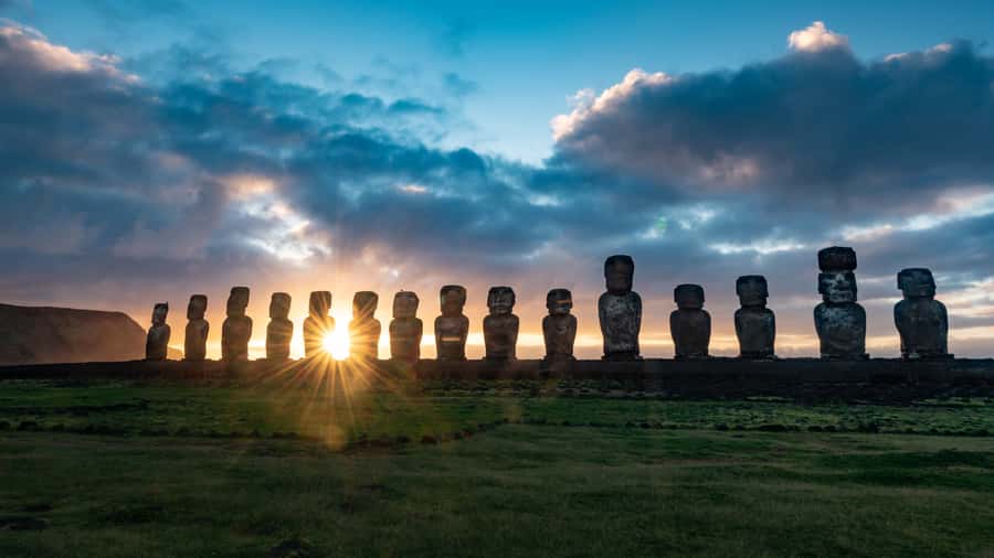 Sunrise Tongariki: Sunrise at Tongariki Park Private Tour - At Ahu Tongariki, the fifteen-moai view
