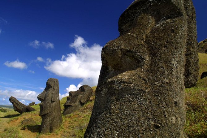 T1-THE GRAND TOUR (non-cruise visitors) - Ahu Tahai gives you the island’s opening lesson