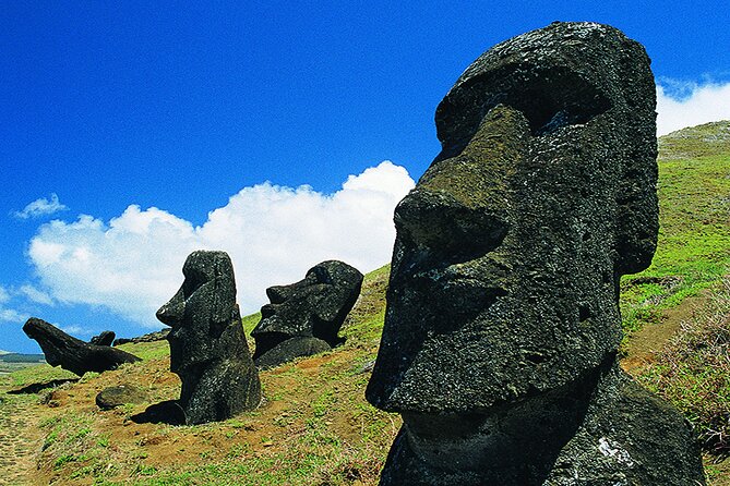 T1-THE GRAND TOUR (non-cruise visitors) - Ahu Tongariki is the day’s great ceremonial view