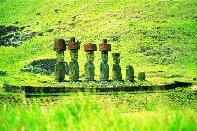 T1-THE GRAND TOUR (non-cruise visitors) - Rano Raraku explains where the stone giants began