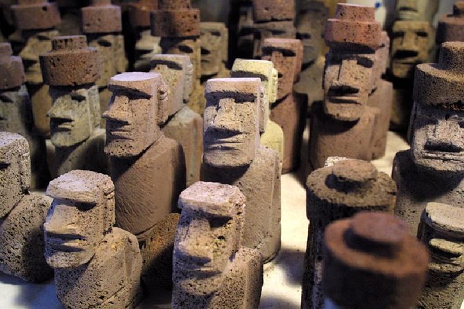T3+T4-RAPA NUI ARCHAEOLOGICAL SITES (non-cruise visitors) - Day two: red stone, inland moai, and Anakena