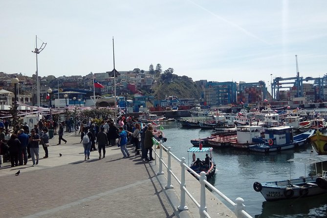 Tour in Valparaiso: Street Art, funiculars and port - Starting at Valparaíso’s working port
