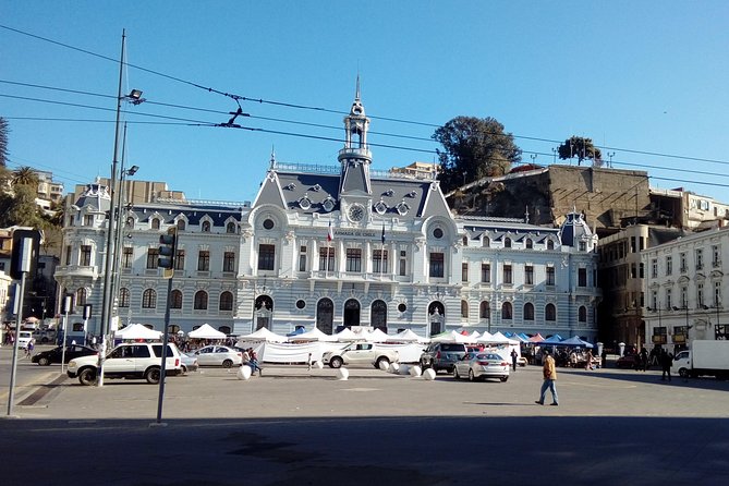 Tour in Valparaiso: Street Art, funiculars and port - Plaza Sotomayor and Chilean naval history