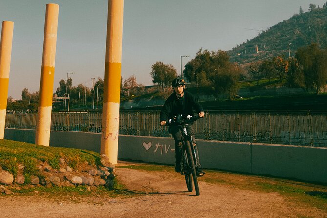 Tour of Santiago by Bicycle - General Cemetery: architecture, memory, and stories