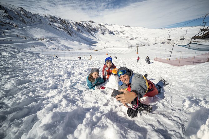 Tour Parque Farellones Ticket+Transportation, optional Snowwear - How the guide and transport affect the experience