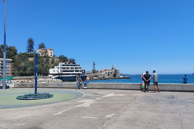 Tour Valparaiso Viña del Mar Reñaca Beach from Santiago. - Valparaiso offers the day’s best walking