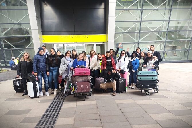 Transportation from the Airport to the City of Santiago - Choosing the right vehicle for your group