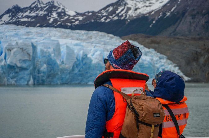 Transporte Compartido de Puerto Natales a Lago Grey (RT o OW) - The 6:30 AM departure and first sailing