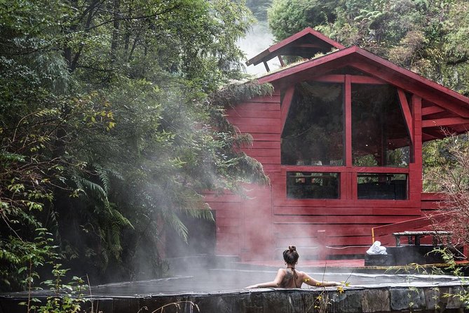 Trekking Mirador el volcano + Geometric hot springs - Five things to know before booking